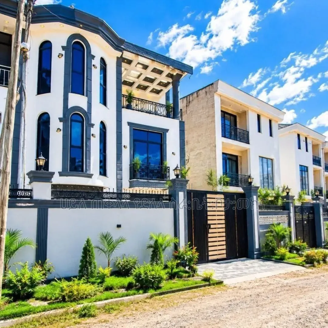 Furnished 6bdrm Townhouse/Terrace in አያት ዲያስፖራ, Yeka for sale