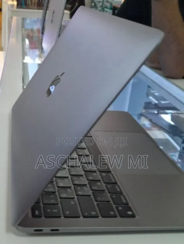 New Laptop Apple MacBook Air 2020 M1 8GB Apple M1 SSD 256GB