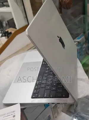 New Laptop Apple MacBook Pro 2024 M4 Pro 24GB Apple M4 Pro SSD 512GB