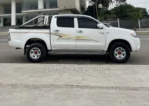 Toyota Hilux 2006 White
