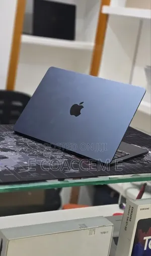 New Laptop Apple MacBook Air 2025 M4 16GB Apple M4 SSD 256GB