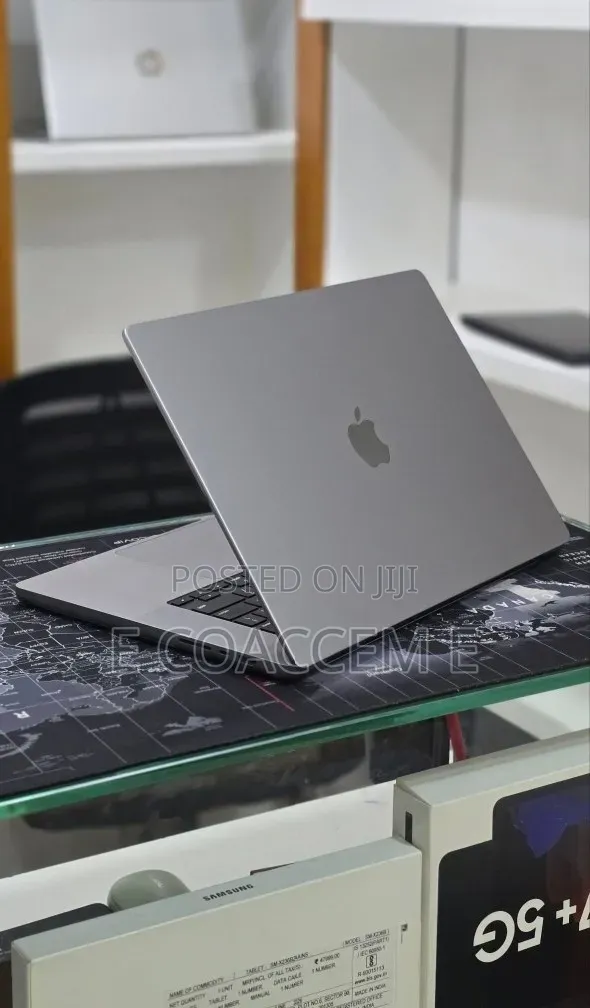 New Laptop Apple MacBook Pro 2022 M2 16GB Apple M2 SSD 1T