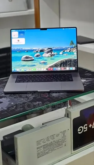 New Laptop Apple MacBook Pro 2022 M2 16GB Apple M2 SSD 1T