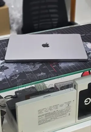 New Laptop Apple MacBook Pro 2022 M2 16GB Apple M2 SSD 1T