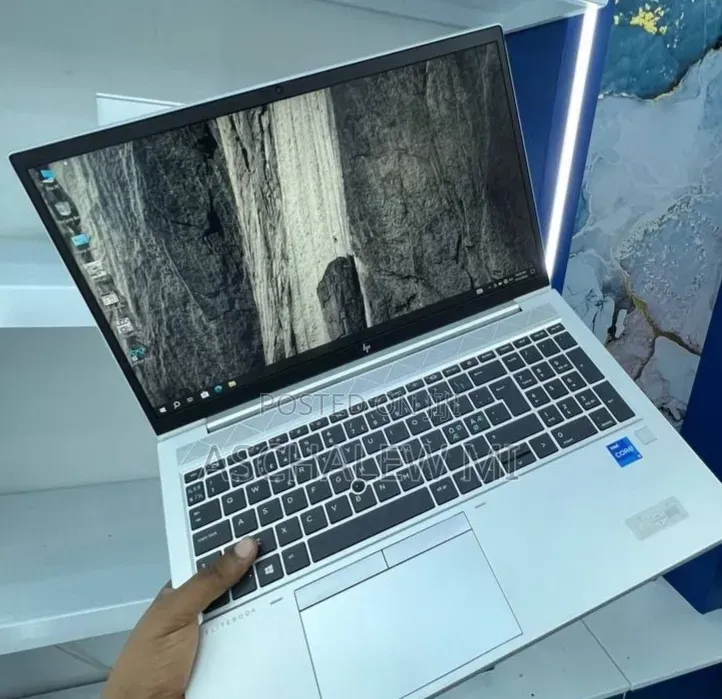 New Laptop HP EliteBook 850 G8 16GB Intel Core i5 SSD 512GB