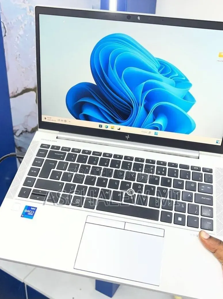 New Laptop HP EliteBook 840 G8 16GB Intel Core i7 SSD 512GB