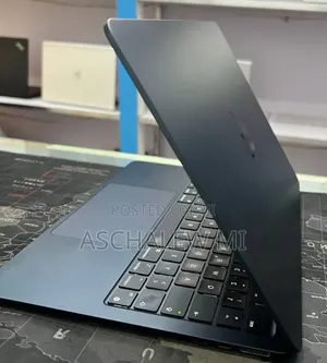 New Laptop Apple MacBook Air 2022 M2 16GB Apple M2 SSD 512GB
