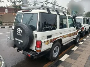 Toyota Land Cruiser 2016 White