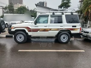 Toyota Land Cruiser 2016 White