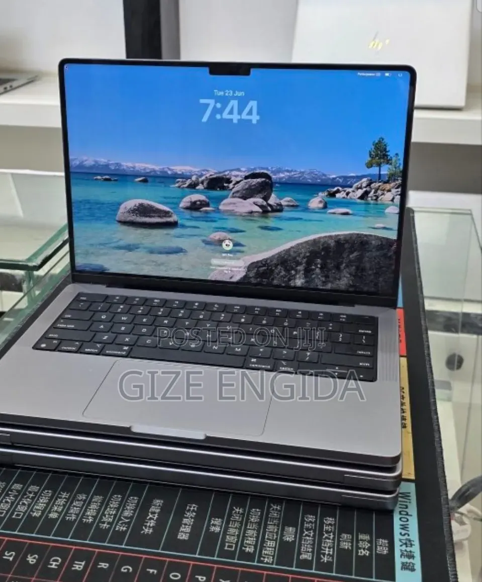 New Laptop Apple MacBook Pro 2021 M1 32GB Apple M1 Pro SSD 512GB