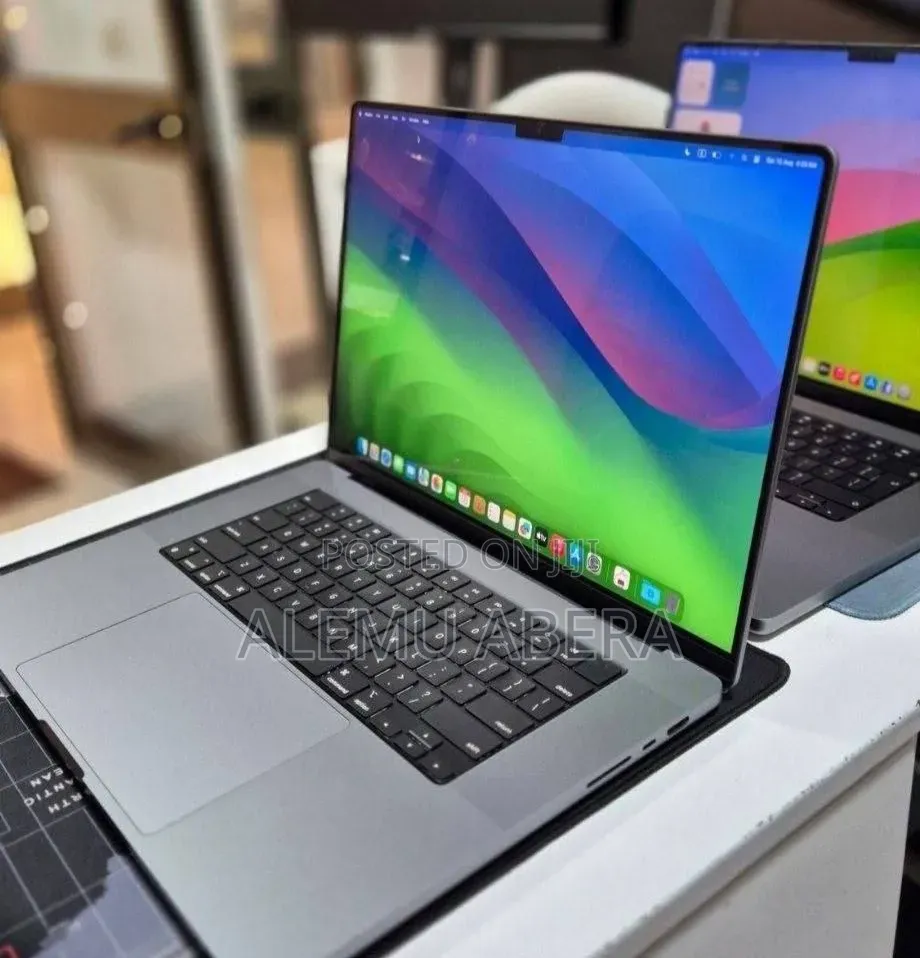 New Laptop Apple MacBook Pro 2021 M1 32GB Apple M1 Pro SSD 512GB