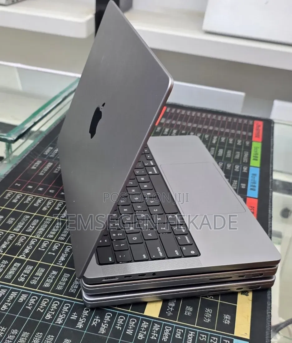 New Laptop Apple MacBook Pro 2021 M1 32GB Apple M1 Pro SSD 512GB