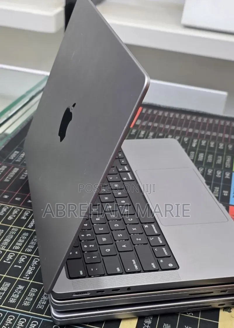 New Laptop Apple MacBook Pro 2021 M1 32GB Apple M1 Pro SSD 512GB