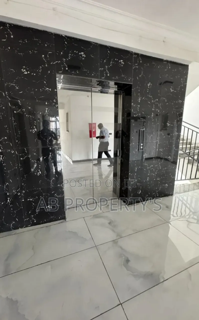 Furnished 1bdrm Apartment in 6 Killo, Arada for sale