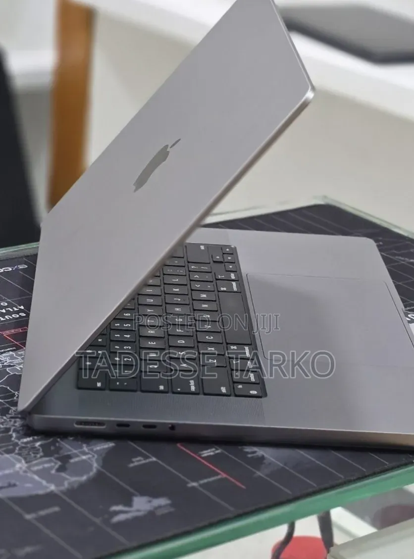 New Laptop Apple MacBook Pro 2023 M2 16GB Apple M2 SSD 1T