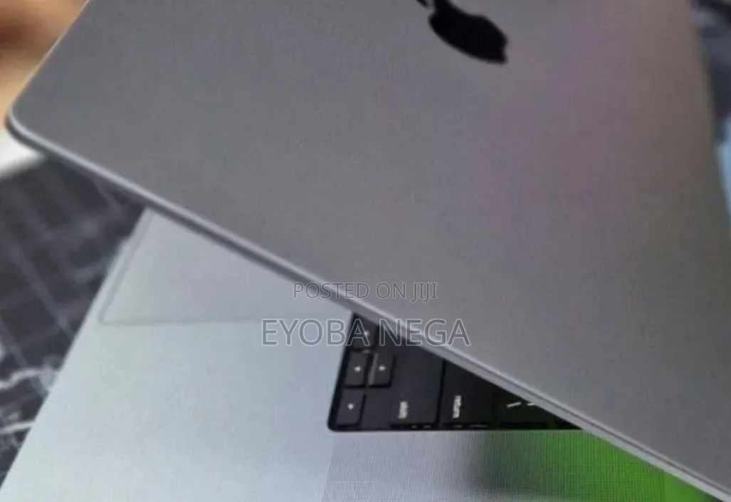 New Laptop Apple MacBook Pro 2020 M1 32GB Apple M1 Pro SSD 512GB
