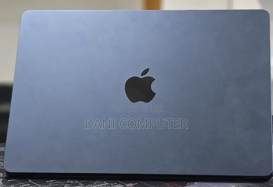 New Laptop Apple MacBook Air 2025 M4 16GB Apple M4 SSD 256GB