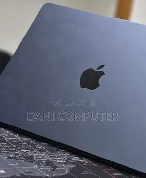 New Laptop Apple MacBook Air 2025 M4 16GB Apple M4 SSD 256GB