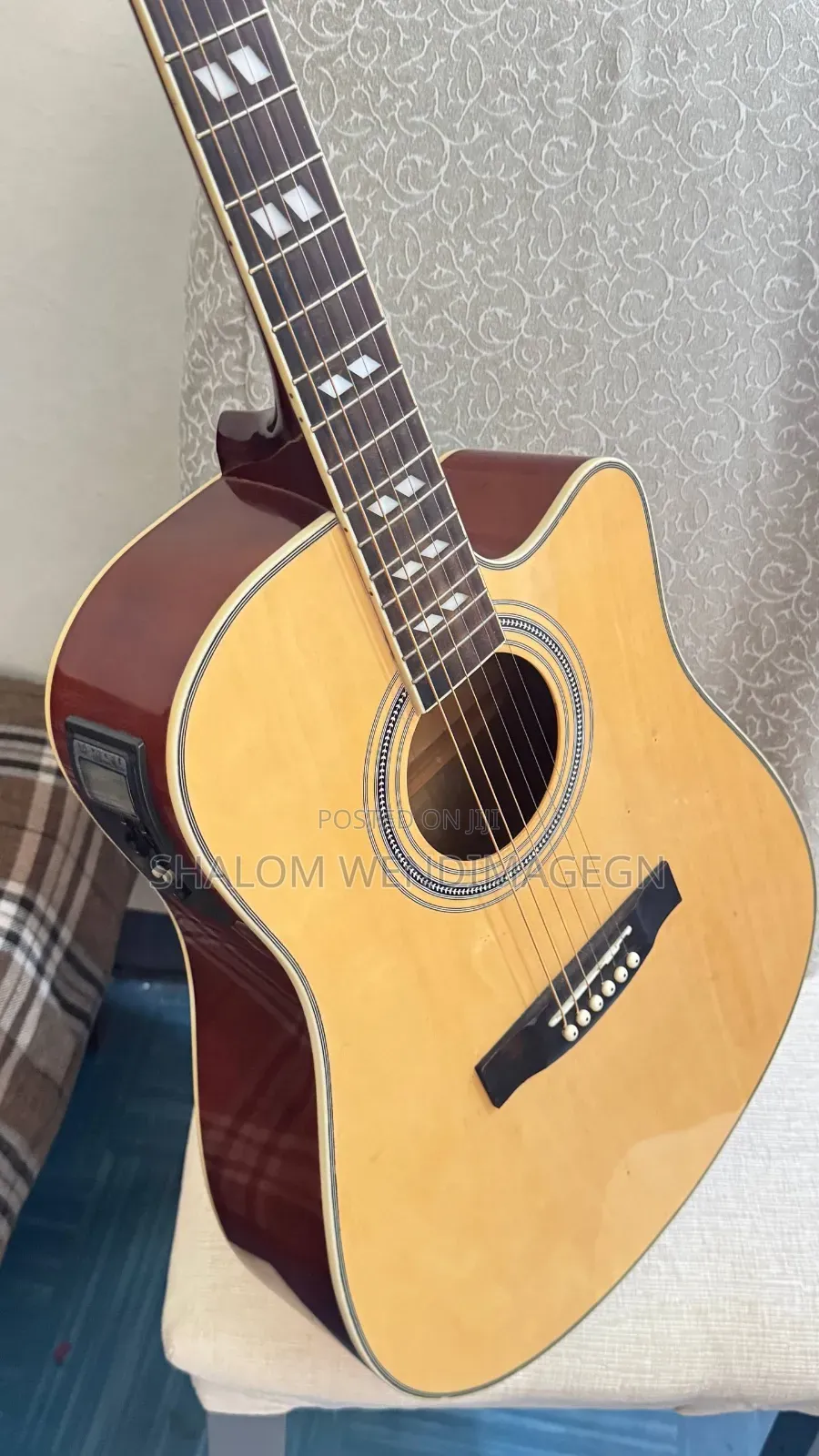 Yamaha Fq-6000 Semi Acoustic Guitar