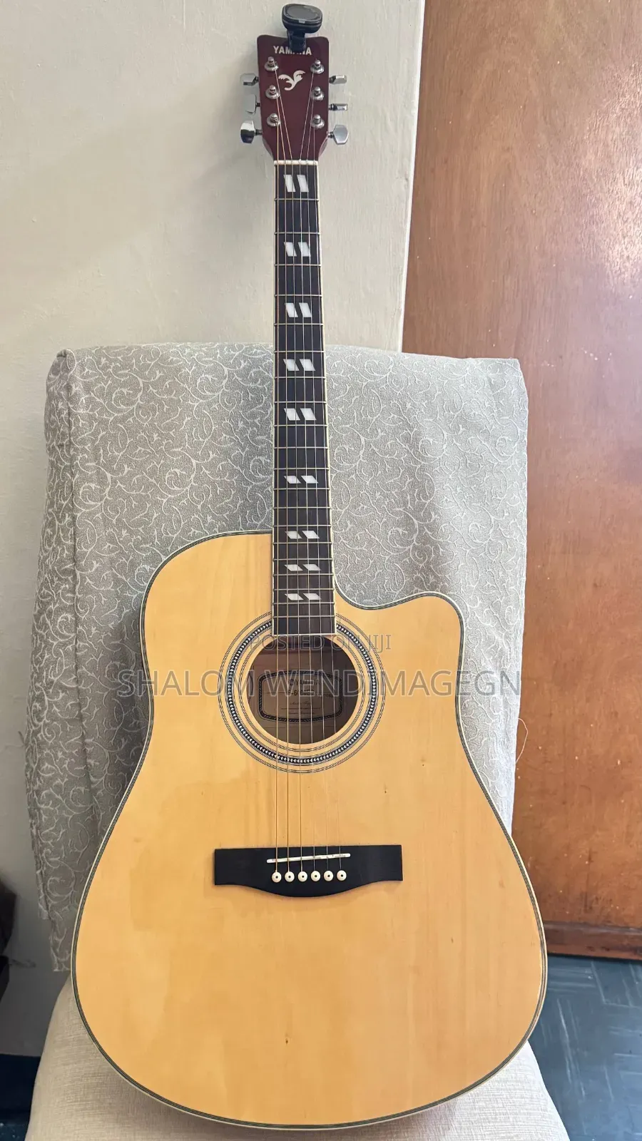 Yamaha Fq-6000 Semi Acoustic Guitar