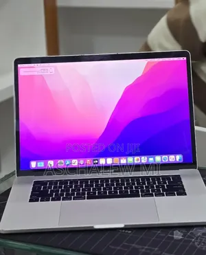 New Laptop Apple MacBook Pro 2017 16GB Intel Core i7 SSD 512GB