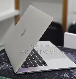 New Laptop Apple MacBook Pro 2017 16GB Intel Core i7 SSD 512GB