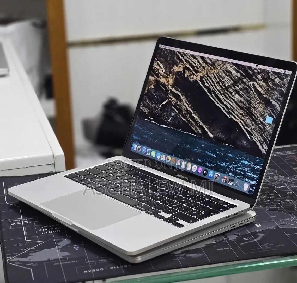 New Laptop Apple MacBook Pro 2020 32GB Intel Core i7 SSD 512GB