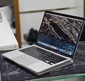 New Laptop Apple MacBook Pro 2020 32GB Intel Core i7 SSD 512GB