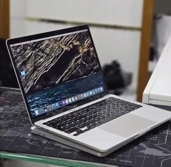 New Laptop Apple MacBook Pro 2015 8GB Intel Core i5 SSD 256GB