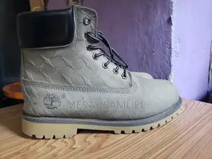 Gray Timberland With Diamond Patterns