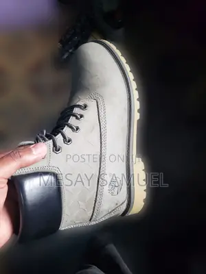 Gray Timberland With Diamond Patterns