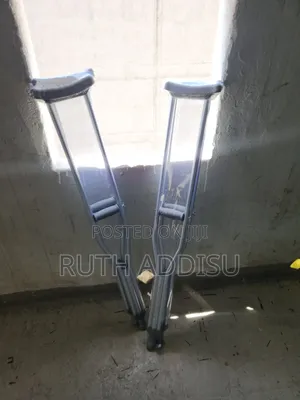 Axillary Bilateral crutches延用Axillary Crutches痲不crutches兩岸crutches New