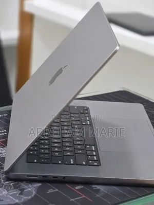 New Laptop Apple MacBook Pro 2023 M2 16GB Apple M2 SSD 1T