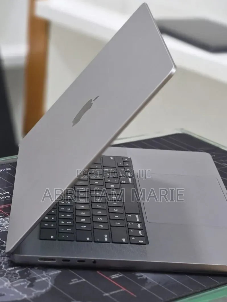 New Laptop Apple MacBook Pro 2023 M2 16GB Apple M2 SSD 1T