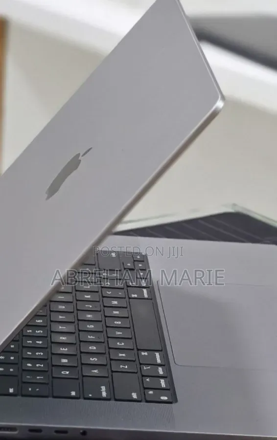 New Laptop Apple MacBook Pro 2023 M2 16GB Apple M2 SSD 1T