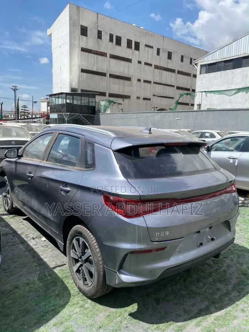 New BYD E2 43 kWh 94 hp FWD 2025 Silver
