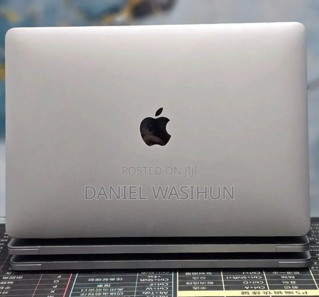 New Laptop Apple MacBook Pro 2020 M1 32GB Apple M1 Pro SSD 512GB