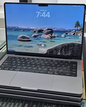New Laptop Apple MacBook Pro 2021 M1 32GB Apple M1 Pro SSD 512GB
