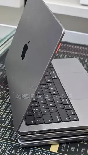 New Laptop Apple MacBook Pro 2021 M1 32GB Apple M1 Pro SSD 512GB