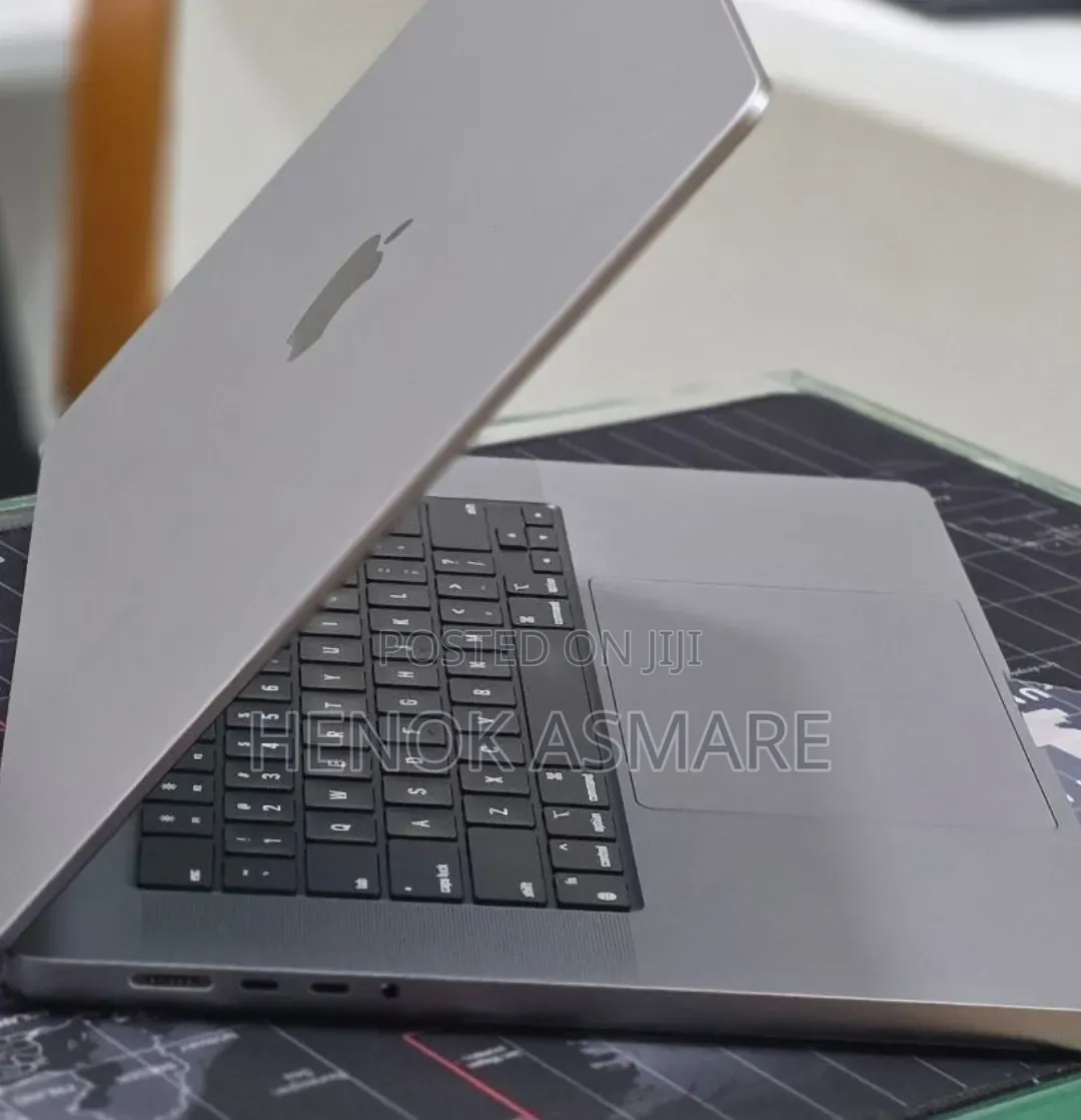 New Laptop Apple MacBook Pro 2023 M2 16GB Apple M2 SSD 1T
