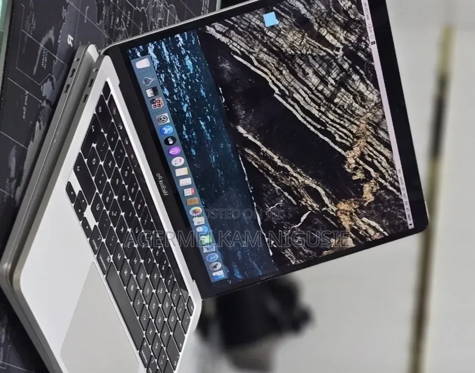 New Laptop Apple MacBook Pro 2020 16GB Intel Core i7 SSD 512GB