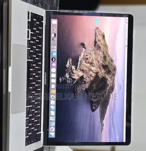 New Laptop Apple MacBook Pro 2020 16GB Intel Core i7 SSD 512GB