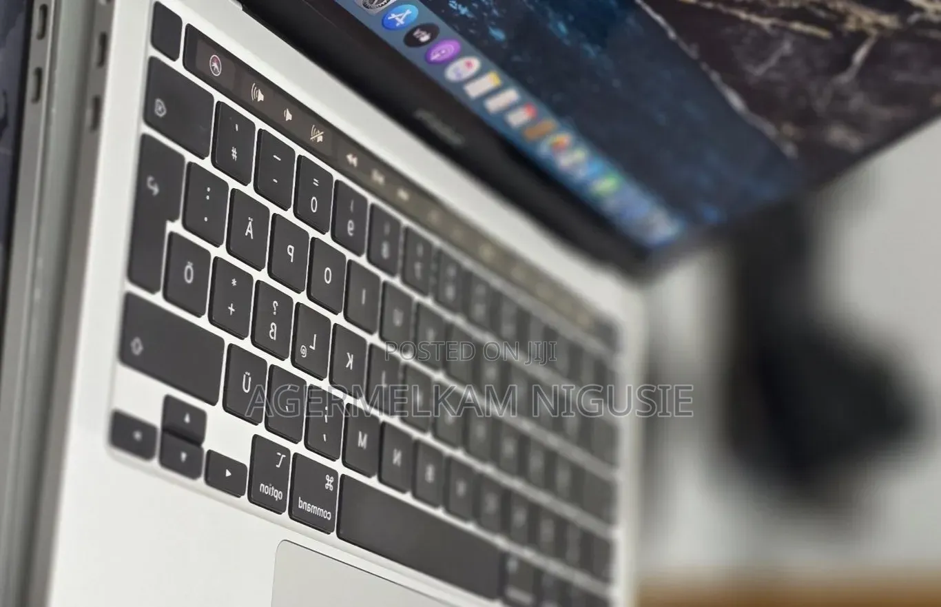 New Laptop Apple MacBook Pro 2020 16GB Intel Core i7 SSD 512GB