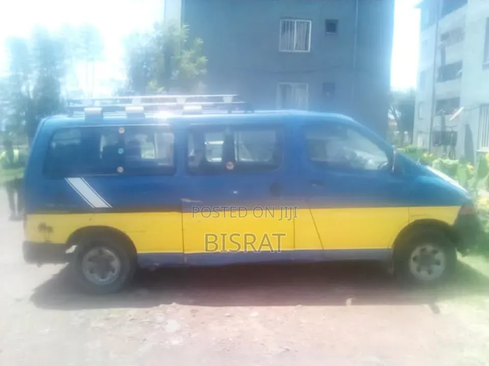Toyota Grand HiAce 2000