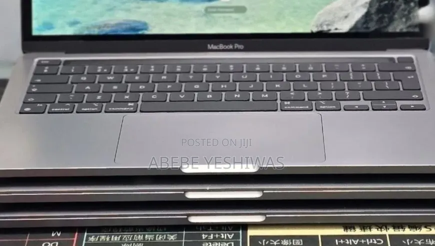 New Laptop Apple MacBook Pro 2020 M1 8GB Apple M1 Pro SSD 512GB