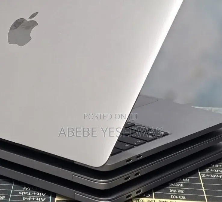 New Laptop Apple MacBook Pro 2020 M1 8GB Apple M1 Pro SSD 512GB