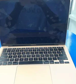 New Laptop Apple MacBook Pro 2019 8GB Intel Core i7 SSD 256GB