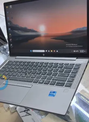New Laptop HP ZBook Firefly G8 16GB Intel Core i7 SSD 512GB