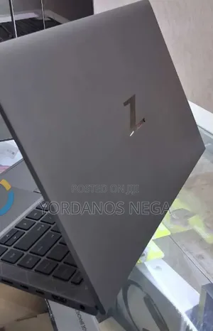 New Laptop HP ZBook Firefly G8 16GB Intel Core i7 SSD 512GB