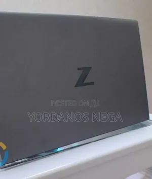New Laptop HP ZBook Firefly G8 16GB Intel Core i7 SSD 512GB